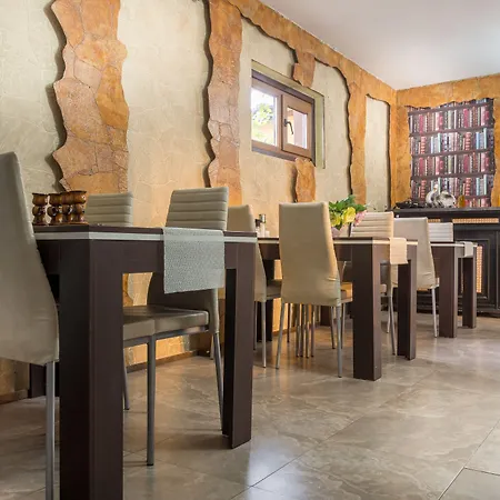 فندق مبيت وإفطار Pensiunea Venus 3*