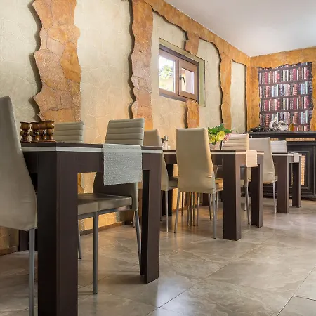 Bed & Breakfast Pensiunea Venus 3*